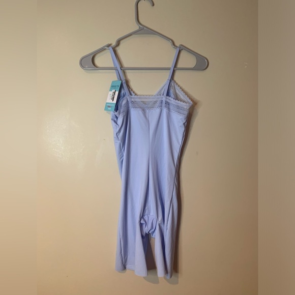 Assets by Spanx Light Blue Shaping Bodysuit - Picture 7 of 8